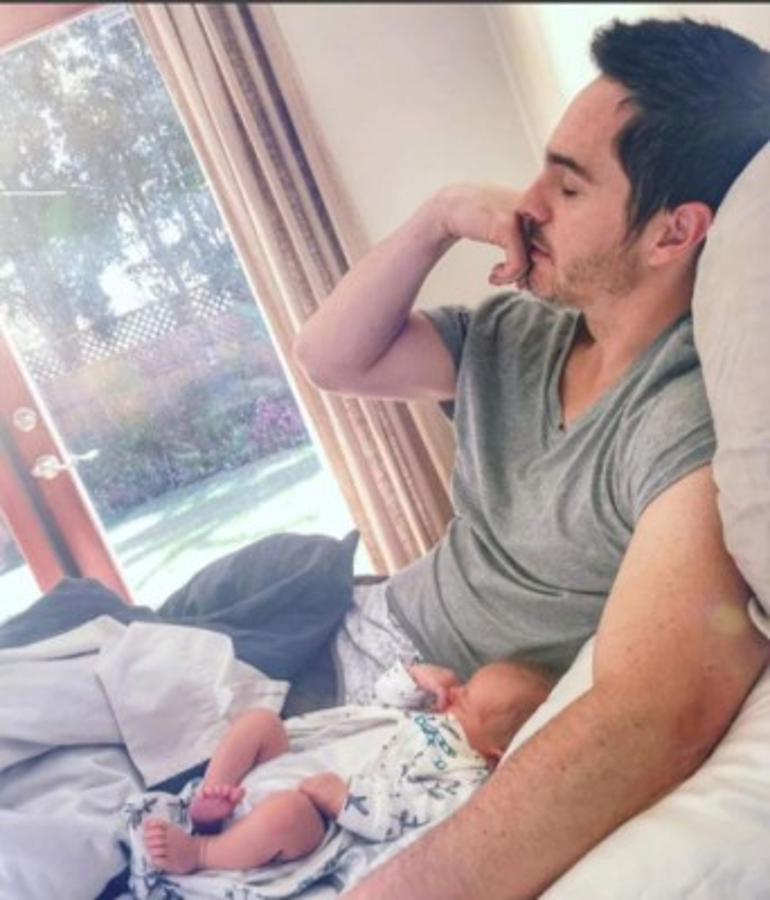 Mauricio Ochmann y Aislinn Derbez publican las primeras fotos de su hija Kailani