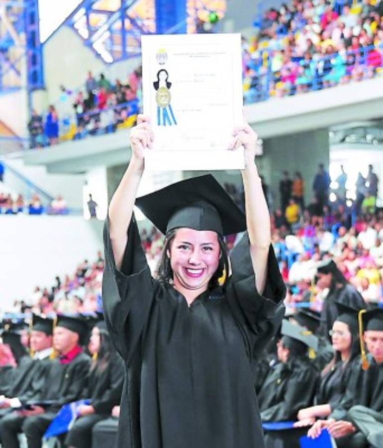 La Universidad Nacional Autónoma de Honduras gradúa a 578 profesionales
