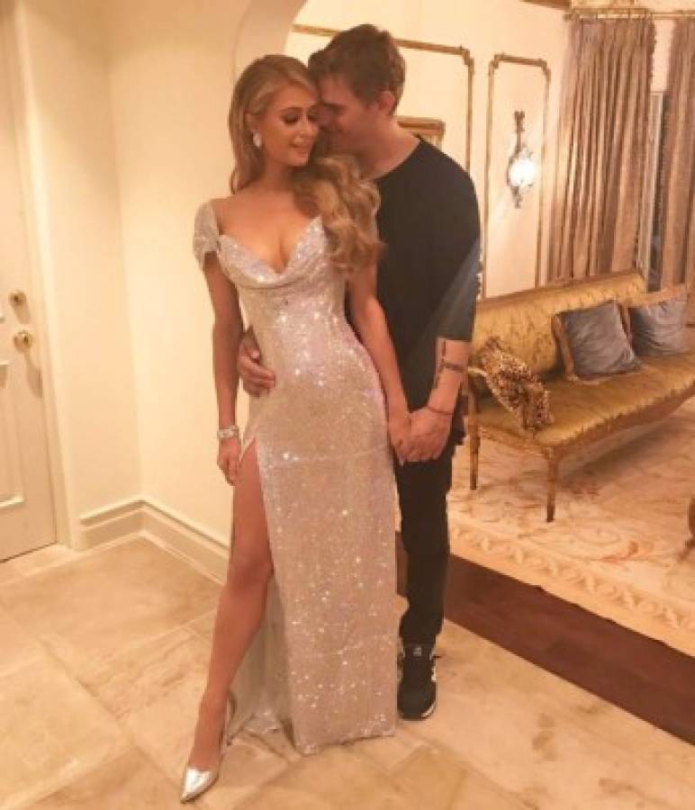 La socialité Paris Hilton presenta a su nuevo novio en las redes sociales