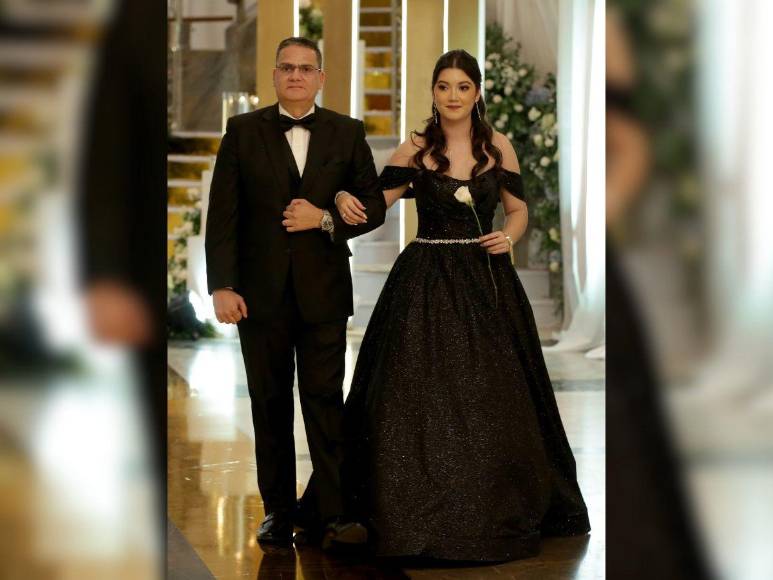 Sobriedad y elegancia en la Prom Night 2024 de Dowal School