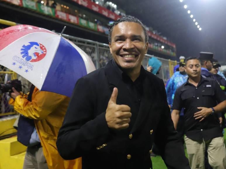 No se vio: Pelea de Menjívar con Jiménez, periodista robó miradas y Aguirre lleno de sangre