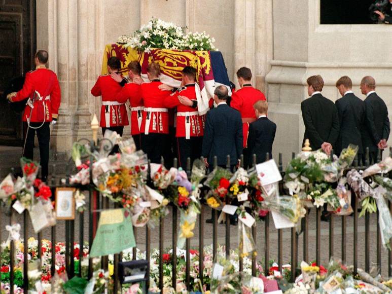 Entre recogimiento y fervor, los grandes funerales reales en el Reino Unido