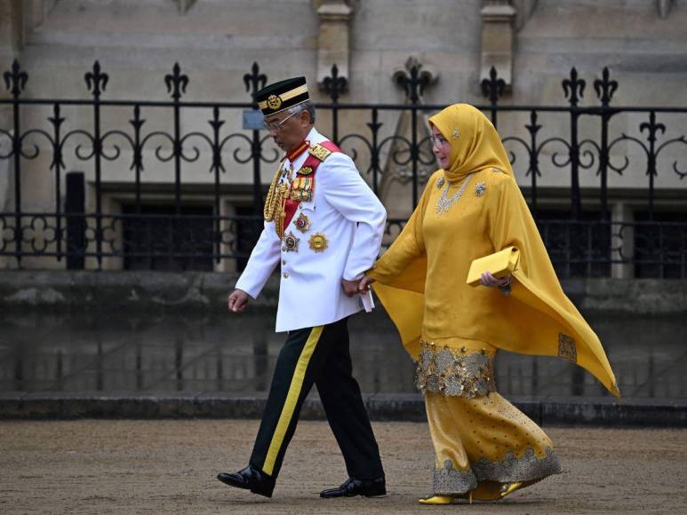 Sin coronas y colores pasteles: los mejores looks de la coronación de Carlos III