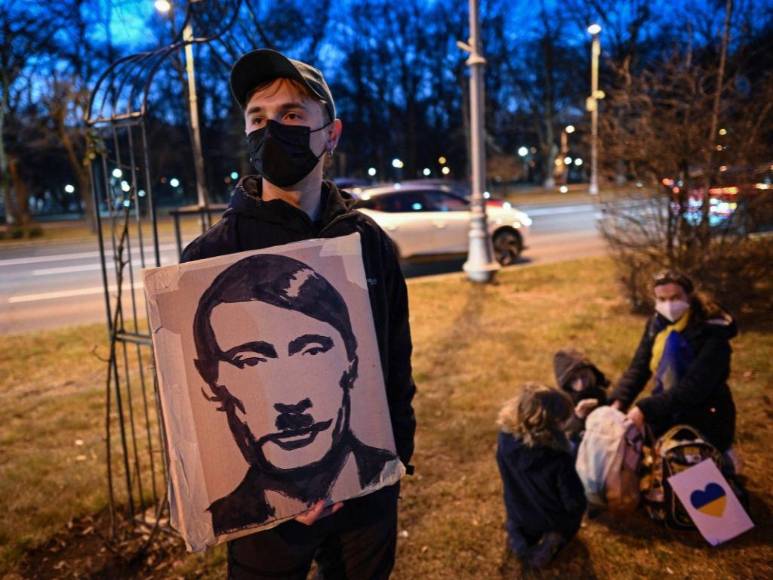 Dolor e impotencia: comunidad internacional condena invasión rusa a Ucrania