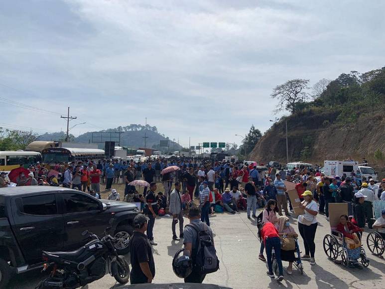 Caos vehicular, desmayados y vía bloqueada: las imágenes que dejó la protesta en la CA-5