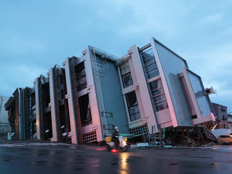 Nuevas réplicas de sismos en Japón; continúa la búsqueda de sobrevivientes