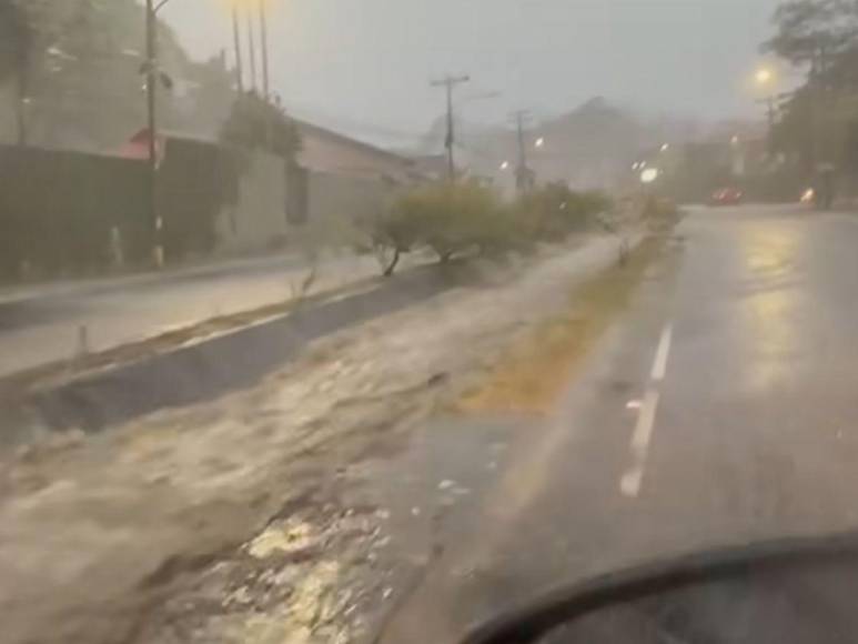 Caos por lluvias en San Pedro Sula: Tráfico y apagones la zona norte