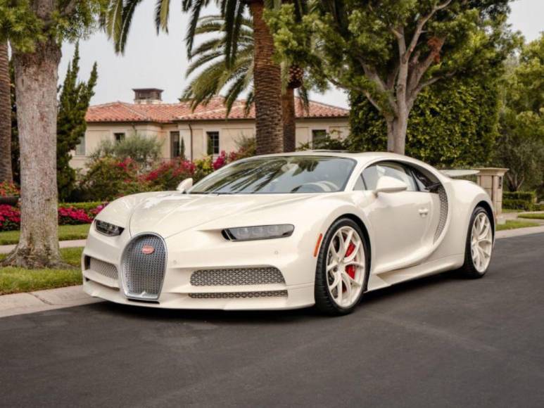 Así es el lujoso Bugatti que Bad Bunny estaría vendiendo para promocionar su nuevo tema