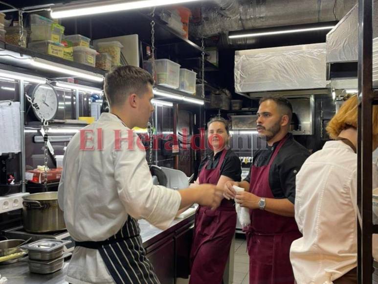 Así escapó de Ucrania un hondureño junto a su esposa y sus dos perros