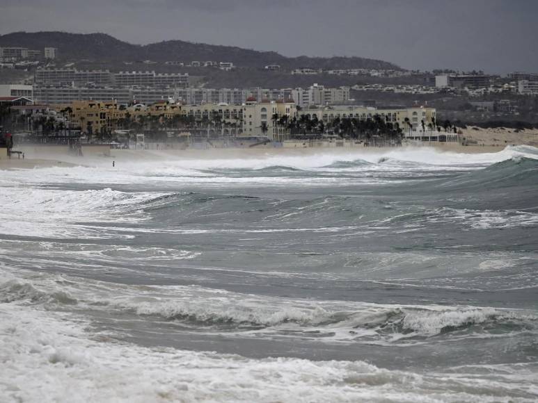 El sur de California bajo alerta mientras el huracán Hilary toma fuerza