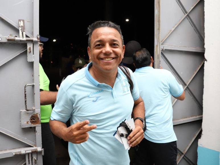 Ambiente del partido de despedida de Rambo de León ¿quién ha llegado?