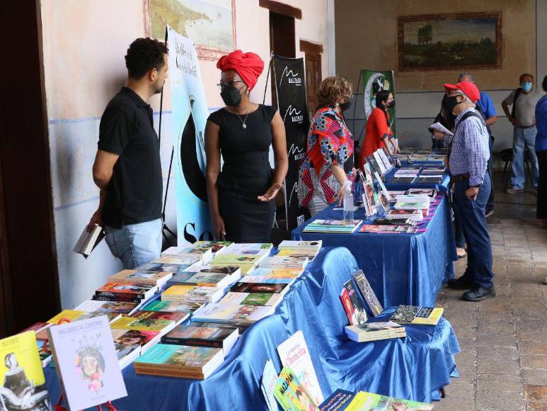 Feria del Libro en el Festival Internacional de Poesía de Los Confines