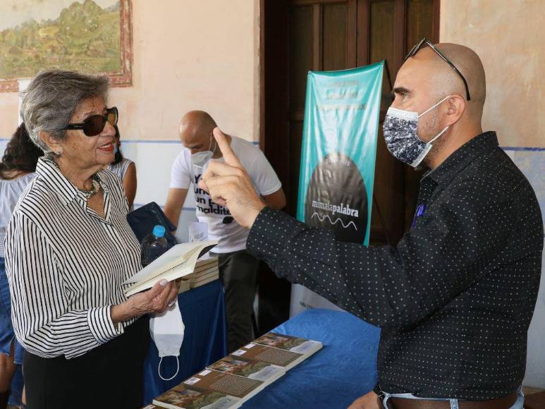 Feria del Libro en el Festival Internacional de Poesía de Los Confines