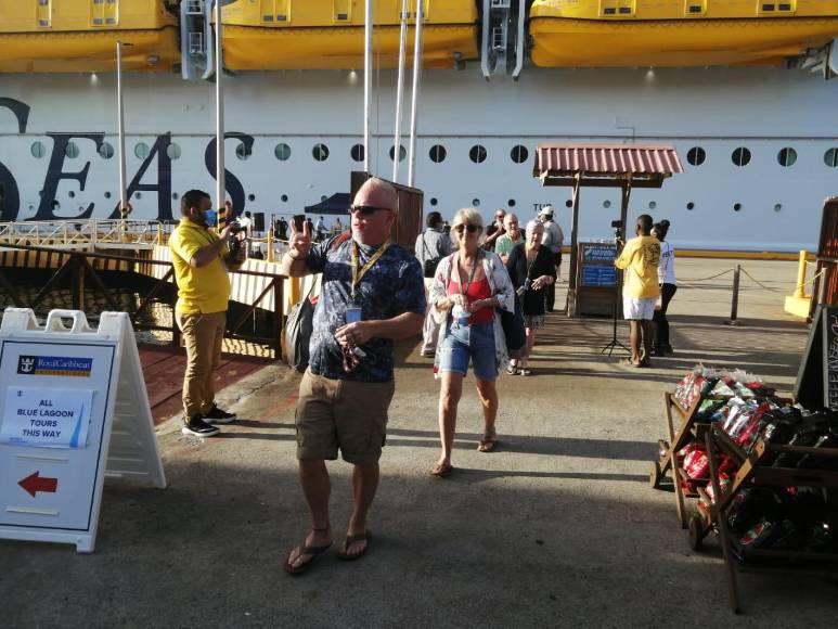 Así es el “Wonder of the Seas”, el crucero más grande del mundo que llegó a Roatán