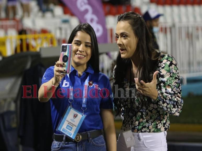 Hermosas mujeres roban suspiros en el partido entre Marathón y Honduras Progreso