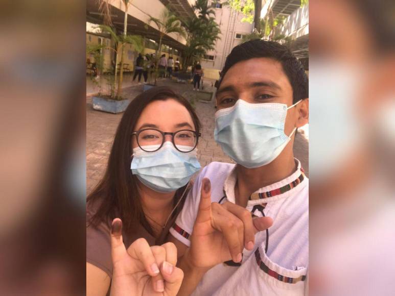 ¿Quién es María Elisa Casanova, la novia de Fausto Cálix, director de Aduanas?