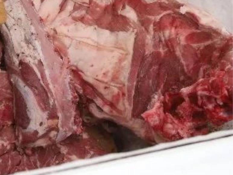 Con moscas y cucarachas: así encontraron productos de una carnicería en Comayagüela