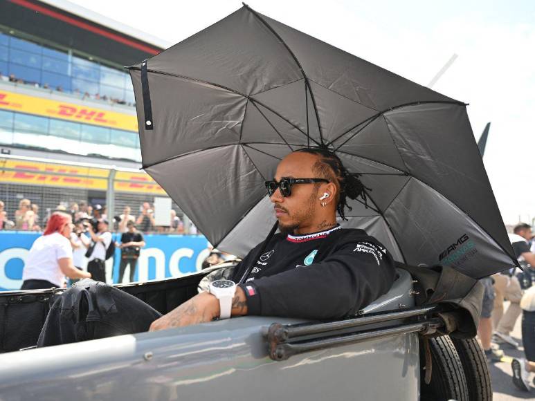 Captan a Lewis Hamilton con famosa mexicana en un yate ¿Y Shakira?