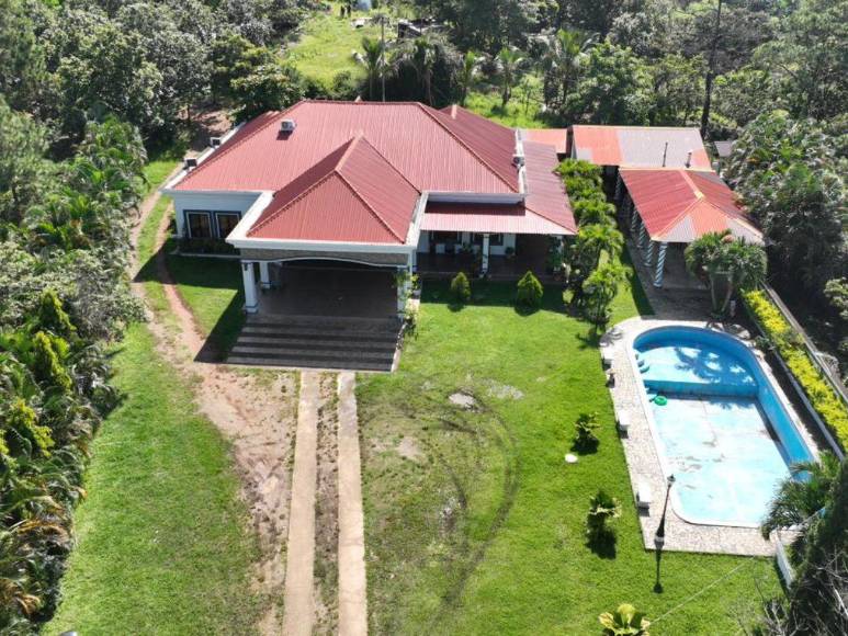 Mansiones con piscina y otros lujos: bienes asegurados a exalcalde de Lepaera, Edgar Murillo