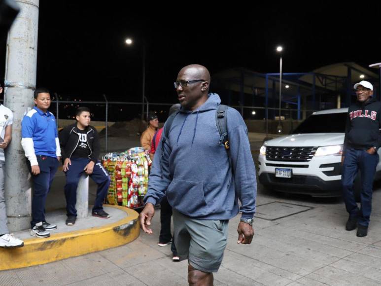 Ambiente del partido de despedida de Rambo de León ¿quién ha llegado?