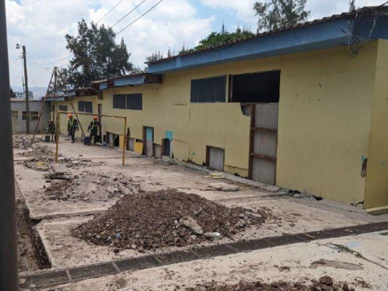 Antes y después de la Escuela Experimental de la UNAH reconstruida por Shin Fujiyama