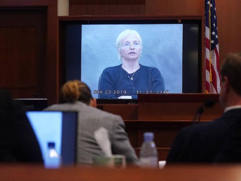 “Se enojó porque tenía un rasguño en la espalda”: las polémicas declaraciones de la exnovia de Depp