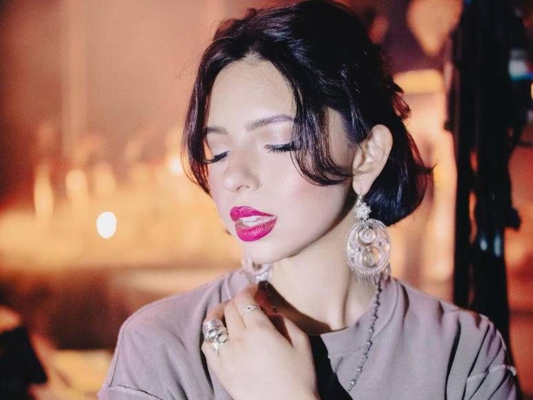 Tatuador revela que Ángela Aguilar se tatuó las iniciales de Christian Nodal