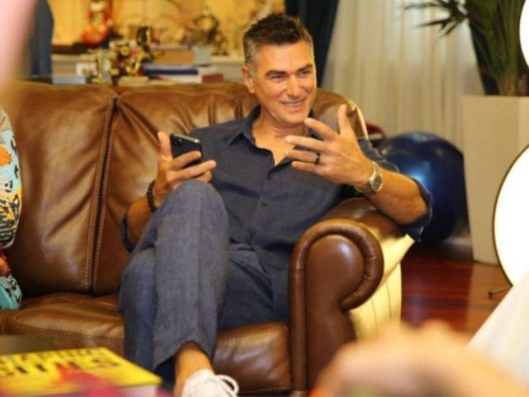 Conoce al atractivo padre de Dua Lipa que roba suspiros en redes sociales