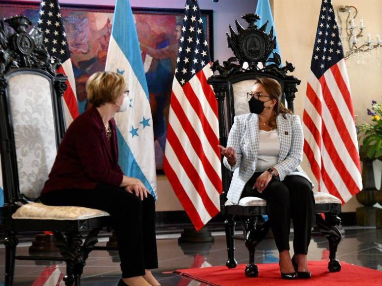 Los encontronazos entre el canciller Reina y la embajadora Laura Dogu