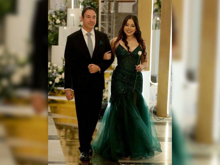 Sobriedad y elegancia en la Prom Night 2024 de Dowal School