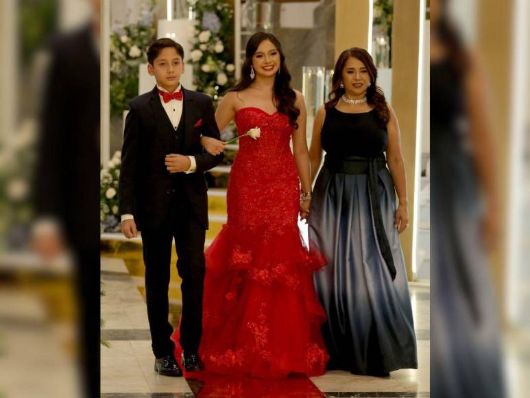 Sobriedad y elegancia en la Prom Night 2024 de Dowal School