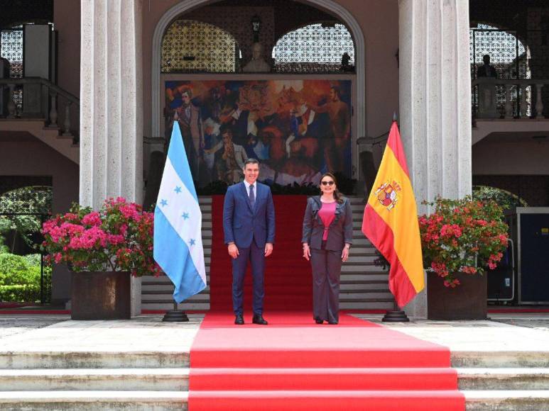 Chaqueta y colores neutros, el estilismo dominante de Xiomara Castro en sus comparecencias públicas