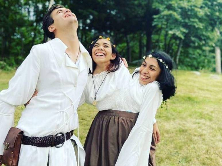 Una relación con estrictos acuerdos: así es el noviazgo de Daniel con Carmen, siamesa que comparte pelvis con su hermana