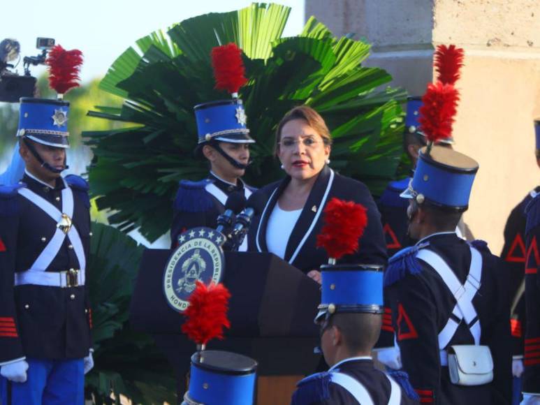 Las imágenes que dejó el izamiento de la Bandera Nacional que inauguró las fiestas patrias 2024