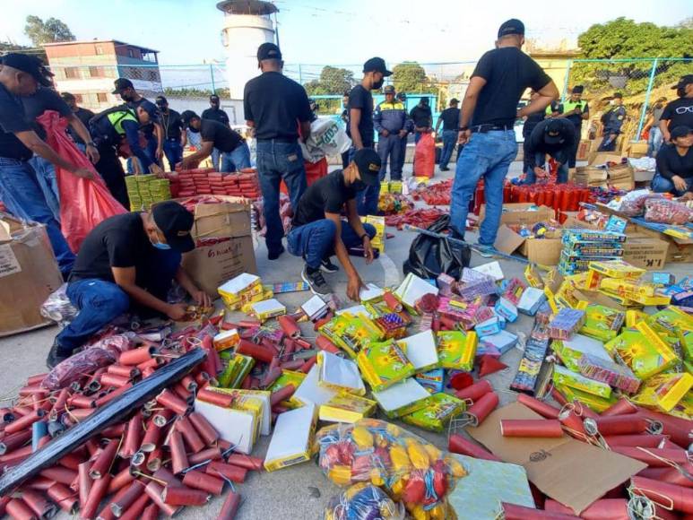 Decomisan fuerte cargamento de pólvora en mercados de Comayagüela