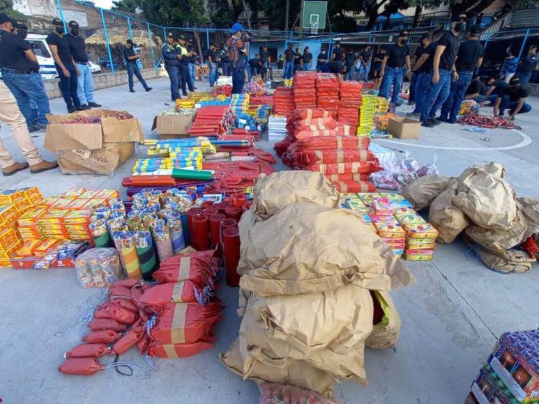 Decomisan fuerte cargamento de pólvora en mercados de Comayagüela