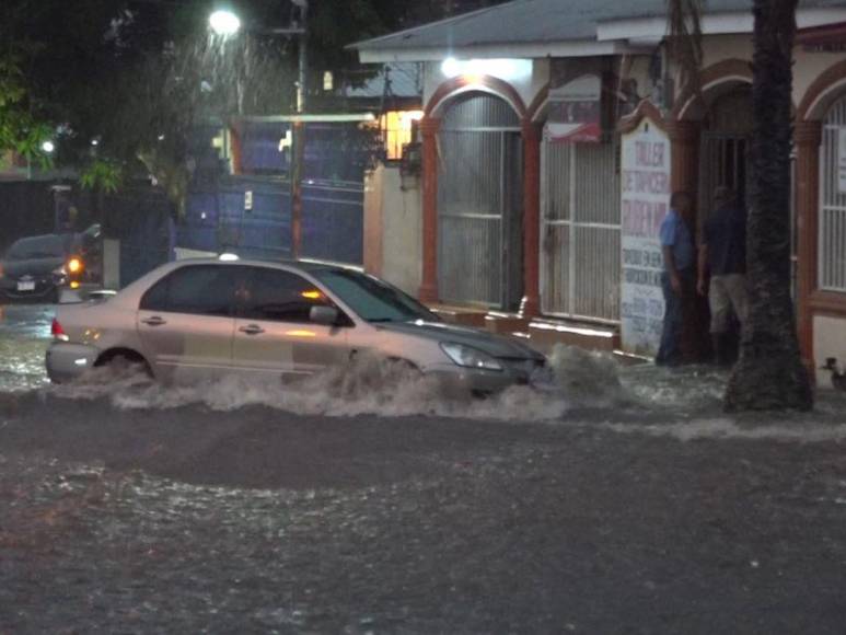 Caos por lluvias en San Pedro Sula: Tráfico y apagones la zona norte