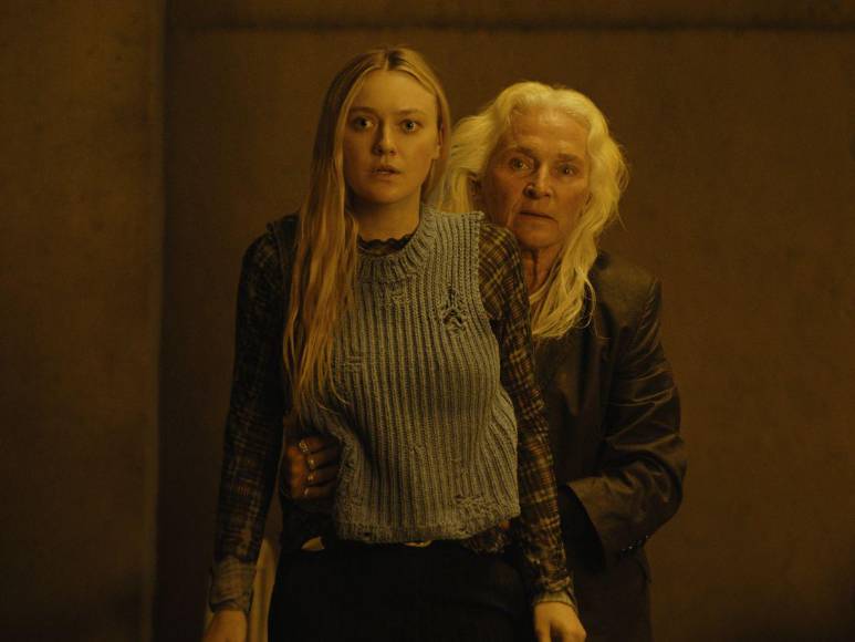 En “Observados” Dakota Fanning se pierde entre el terror y el suspenso