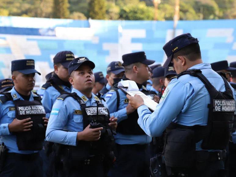 Ambiente del partido de despedida de Rambo de León ¿quién ha llegado?