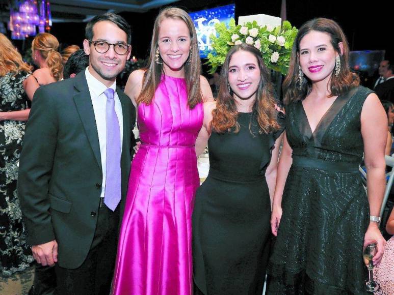 FOTOS: Elegancia y sobriedad en la prom 2022 de la Escuela Americana