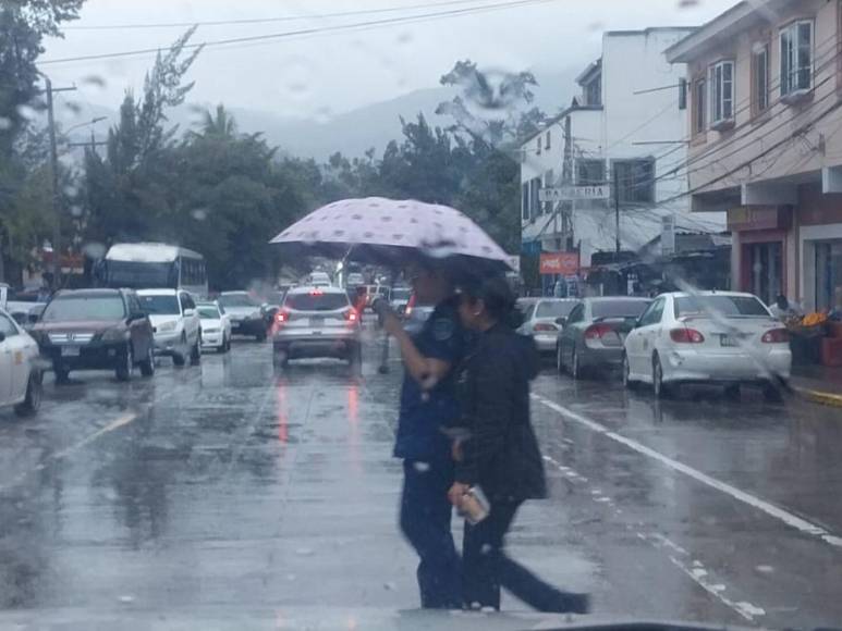 Intensas lluvias azotan la capital por efectos de tormenta tropical Alberto