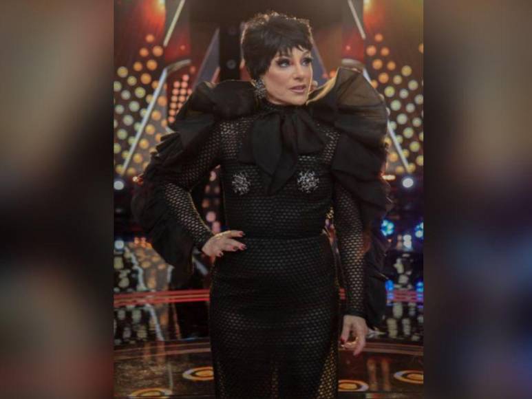 Excéntricos, espectaculares y únicos: los looks de Lolita Cortés en La Academia