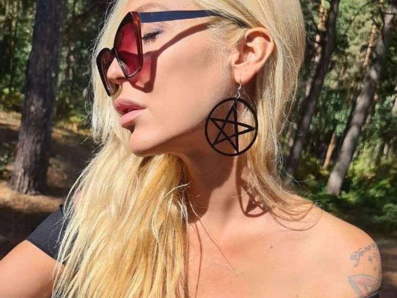 Así es Christina Rapado, la exnovia de Camilo Blanes que lo defiende ante críticas por su cambio de identidad