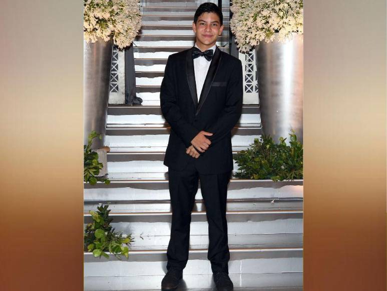 Cortes clásicos y colores pasteles predominaron en la prom night 2022 de La Estancia