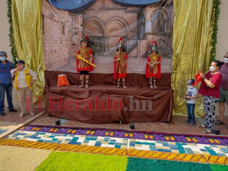 Comayagua viste de arte el Viernes Santo con las alfombras de aserrín (Fotos)