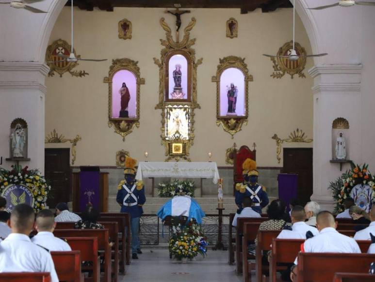 Así fue el sepelio del general de aviación José Enrique Soto Cano en La Paz