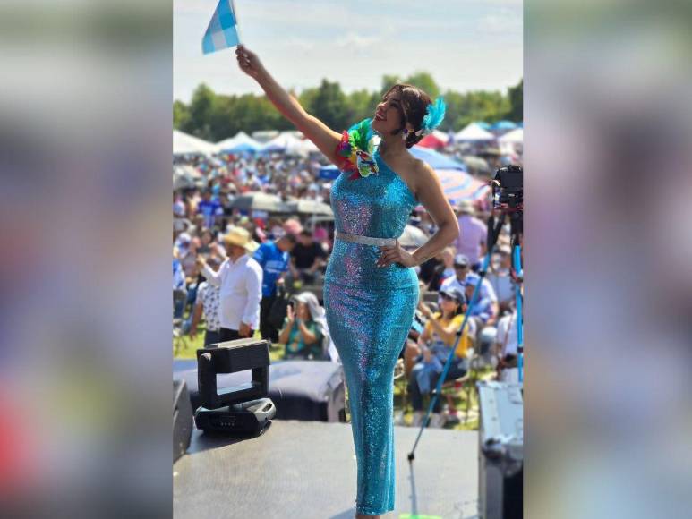 Inspirado en la Guacamaya: el vestido de Milagro Flores en las fiestas patrias