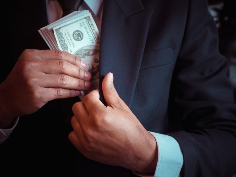 Las sanciones y repercusiones para los señalados en la Lista Engel