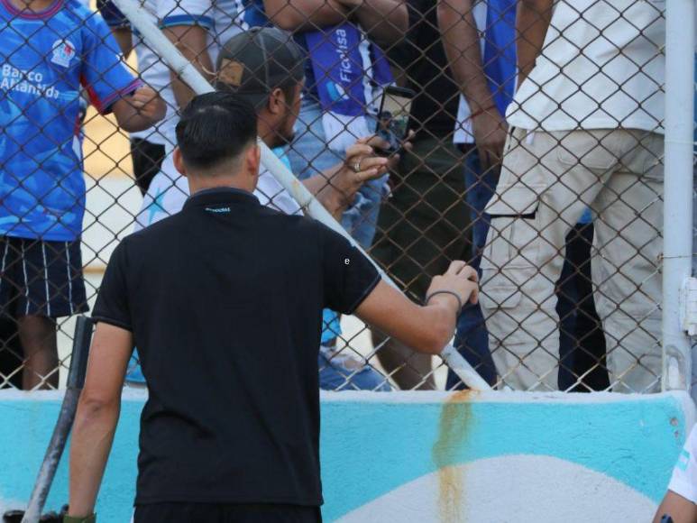 ¡La capital responde! Gran ambiente en el Nacional para el Honduras vs Cuba