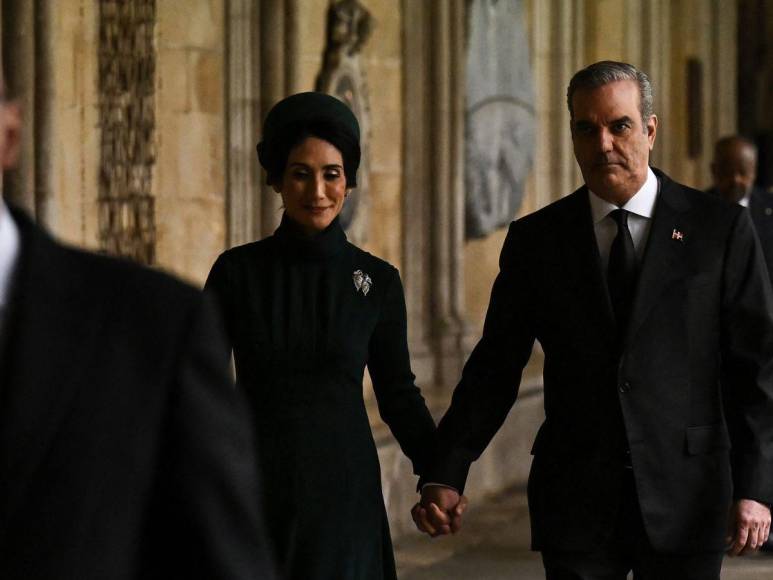 Sin coronas y colores pasteles: los mejores looks de la coronación de Carlos III